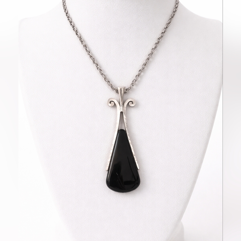 AVON COLLECTIBLE EBONY TEARDROP NECKLACE.